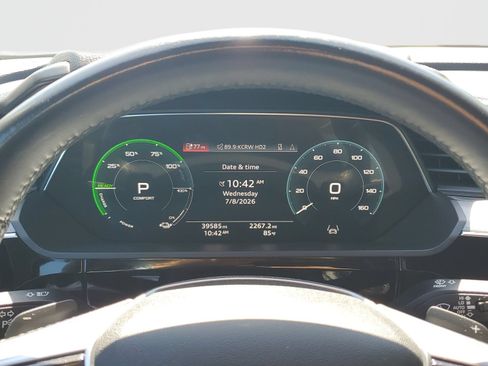 Used 2022 Audi e-tron Chronos AWD/4WD image 29