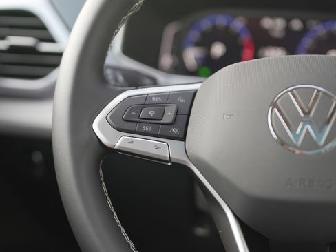 New 2025 Volkswagen Taos SEL image 18