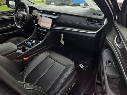 New 2026 Jeep Grand Cherokee Limited RWD image 6