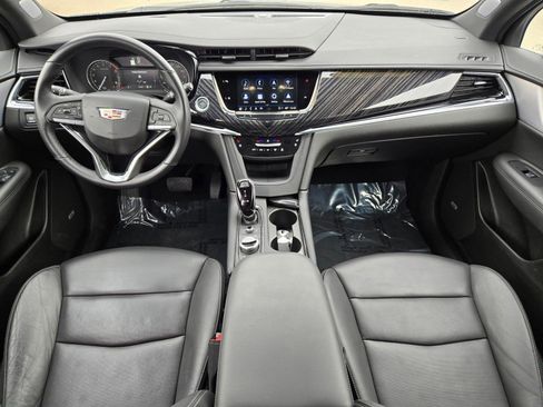 Used 2025 Cadillac XT6 Premium Luxury image 13