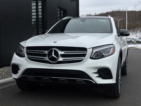 Used 2018 Mercedes-Benz GLC 300 4MATIC image 2