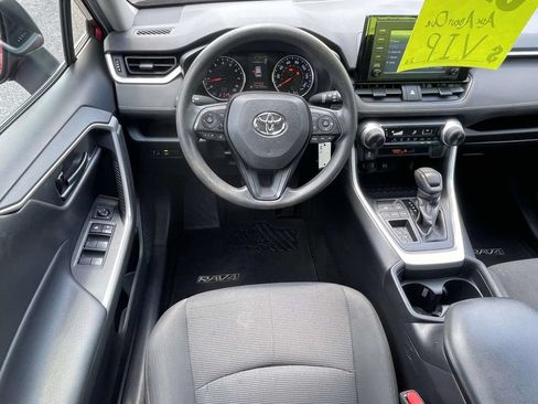 Used 2019 Toyota RAV4 LE FWD image 11