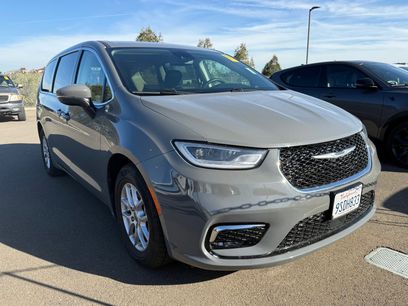 Used 2023 Chrysler Pacifica Touring-L
