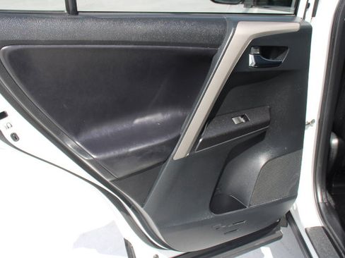 Used 2018 Toyota RAV4 XLE FWD image 12