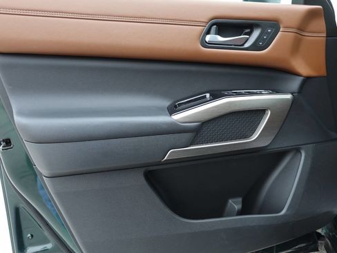 Used 2023 Nissan Pathfinder Platinum image 12