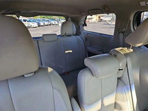 Used 2013 Toyota Sienna XLE w/ Premium Pkg image 17