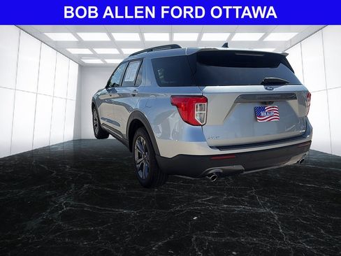 Used 2024 Ford Explorer XLT w/ Equipment Group 202A AWD/4WD image 3