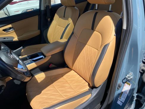 Used 2025 Nissan Sentra SV w/ SV Premium Package FWD image 11