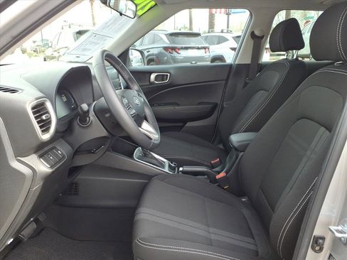 Certified 2025 Hyundai Venue SEL image 19