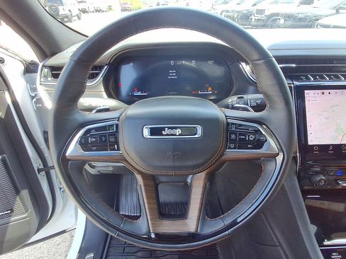 Used 2024 Jeep Grand Cherokee L Summit AWD/4WD image 22