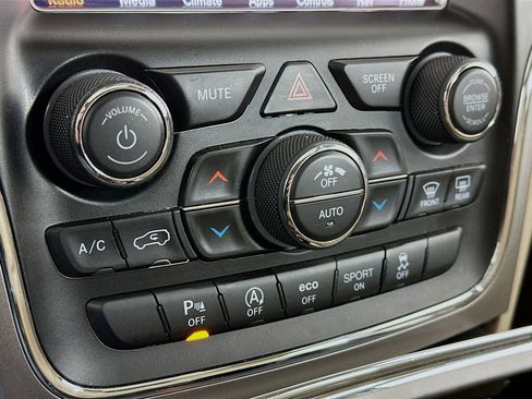 Used 2018 Jeep Grand Cherokee Limited image 24