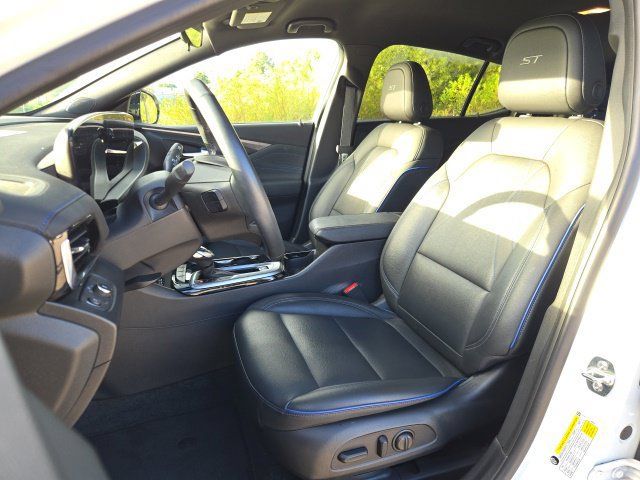 Used 2025 Buick Envista Sport Touring w/ Convenience I Package FWD image 14