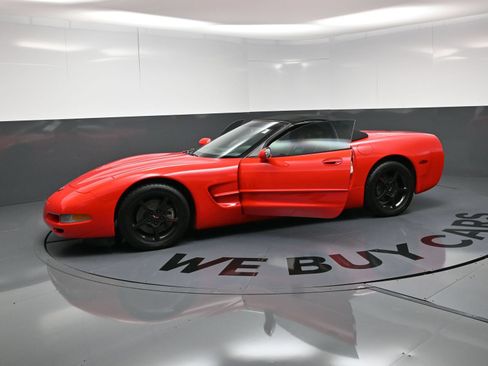 Used 2004 Chevrolet Corvette Convertible w/ Preferred Equipment Group RWD image 20