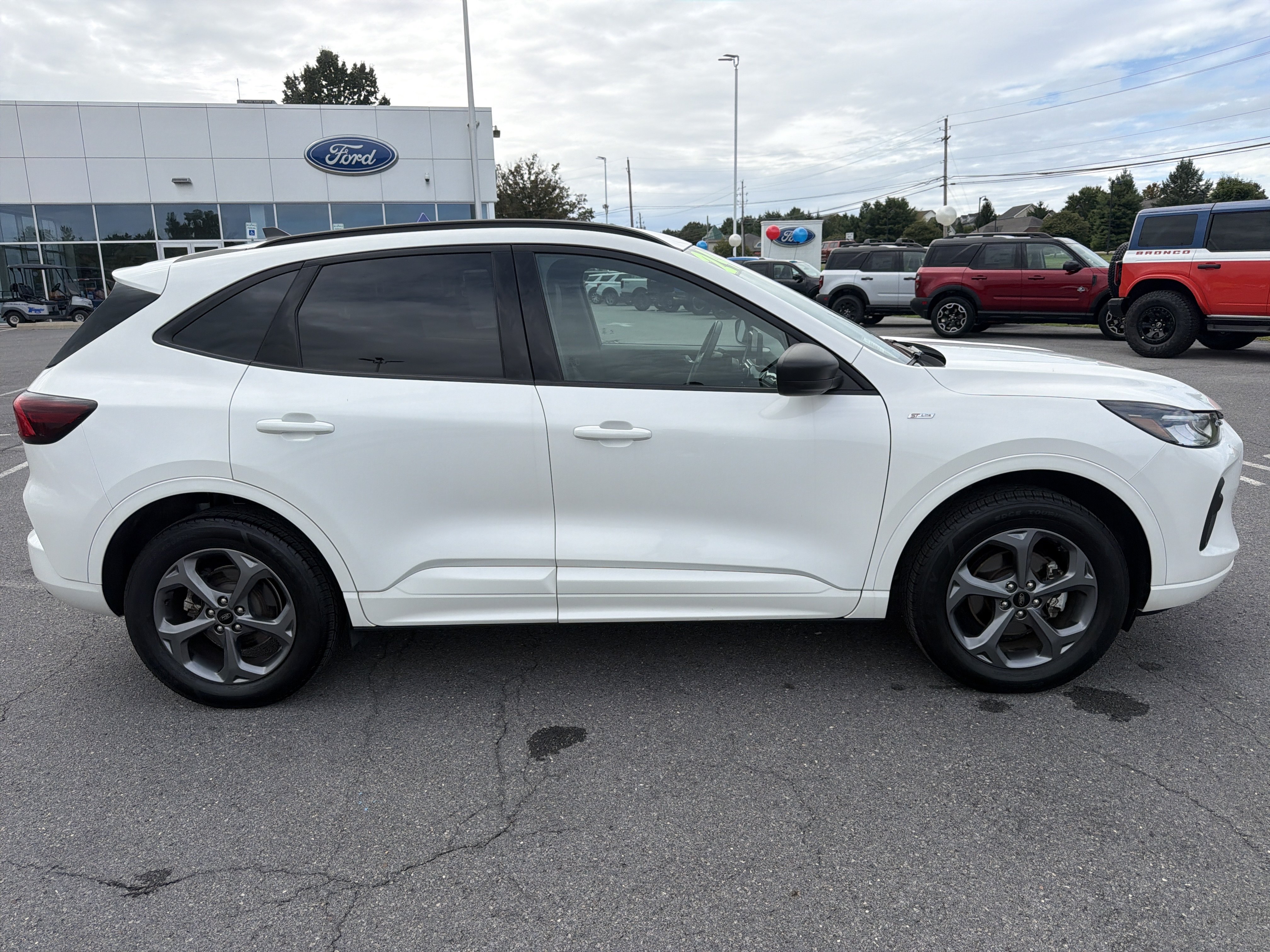 Used 2024 Ford Escape ST-Line AWD/4WD image 2