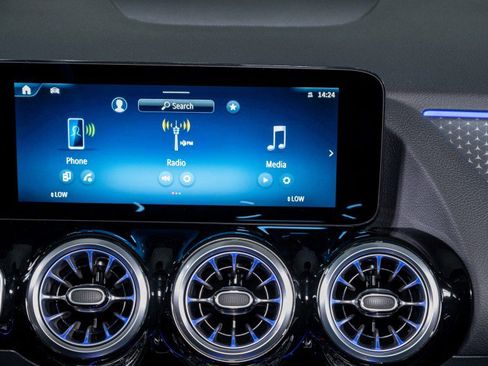 Certified 2025 Mercedes-Benz GLA 250 image 19