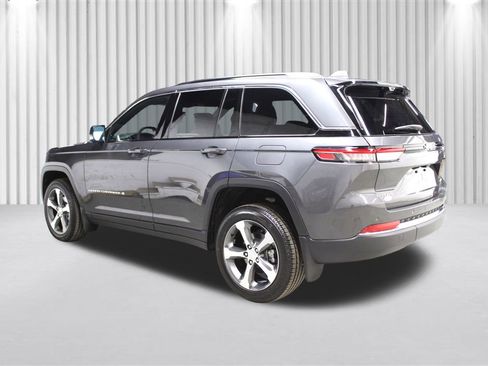 New 2025 Jeep Grand Cherokee Limited w/ Luxury Tech Group II image 5