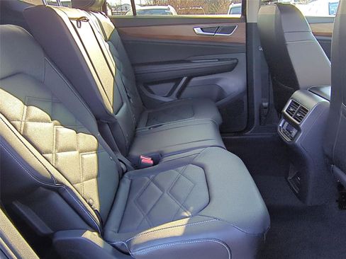 New 2026 Volkswagen Atlas SE image 15