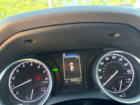 Used 2018 Toyota Camry LE w/ Moonroof Package FWD image 13