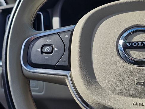 Used 2020 Volvo XC60 T6 Momentum image 30