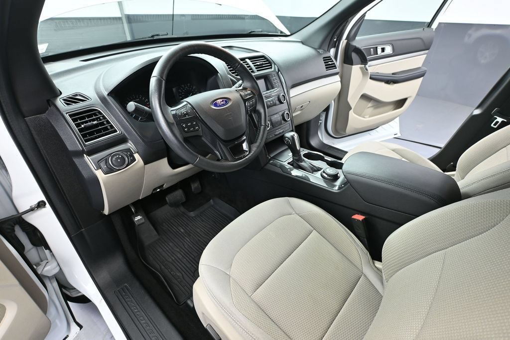 Used 2019 Ford Explorer XLT AWD/4WD image 17