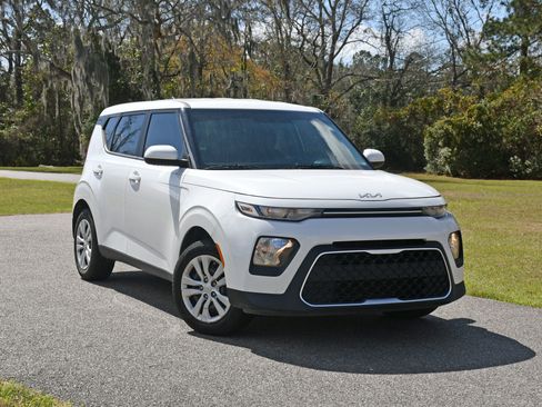 Used 2022 Kia Soul LX image 6