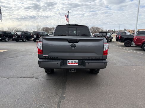 Used 2019 Nissan Titan SL w/ Midnight Edition image 6