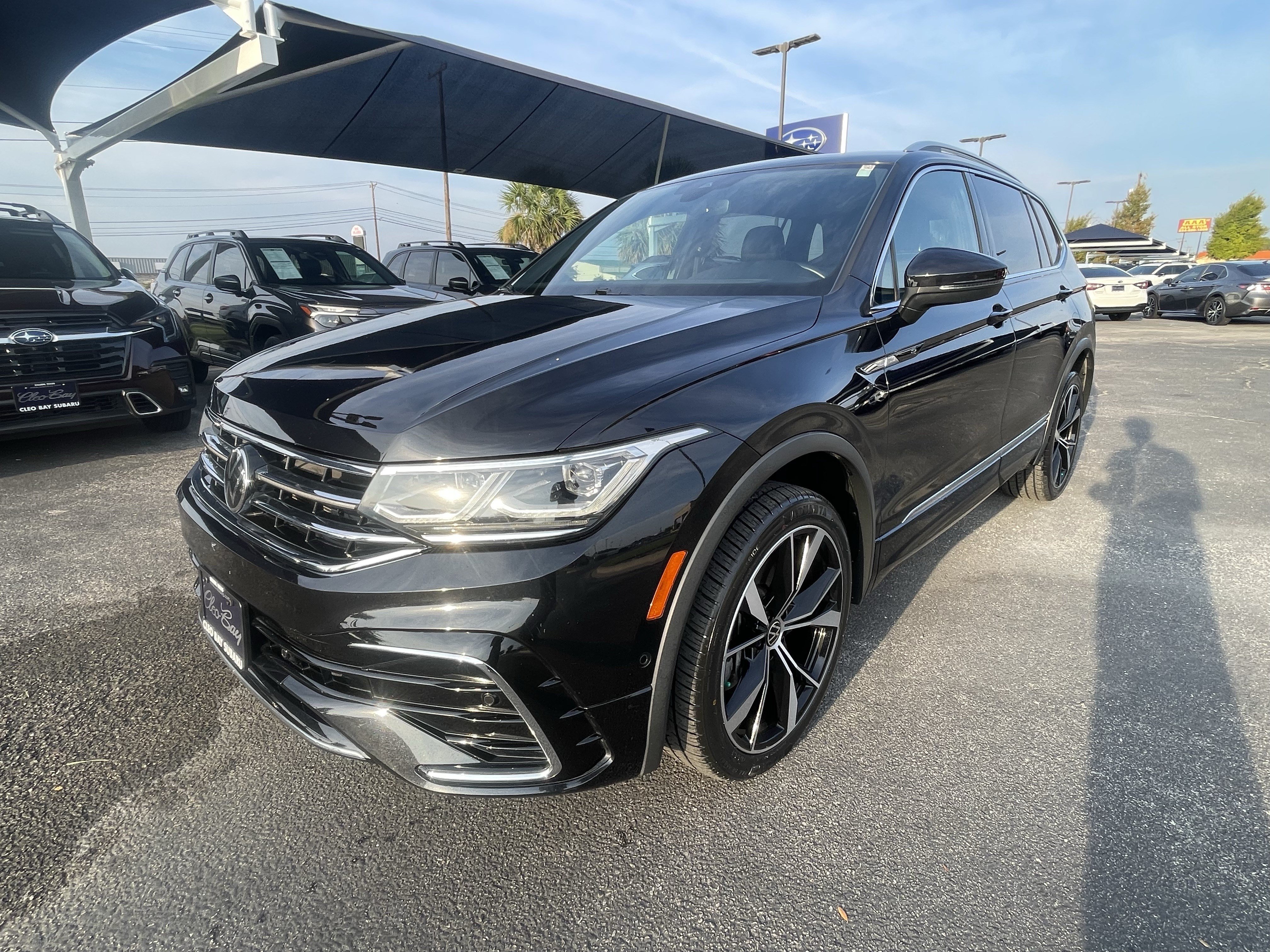 Used 2022 Volkswagen Tiguan SEL R-Line AWD/4WD image 3
