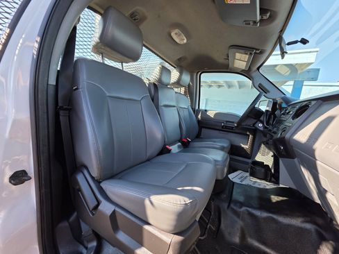 Used 2015 Ford F550 4x4 Regular Cab Super Duty image 14