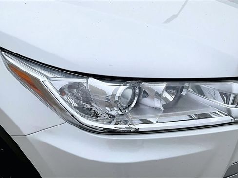 Used 2018 Toyota Highlander XLE FWD image 28