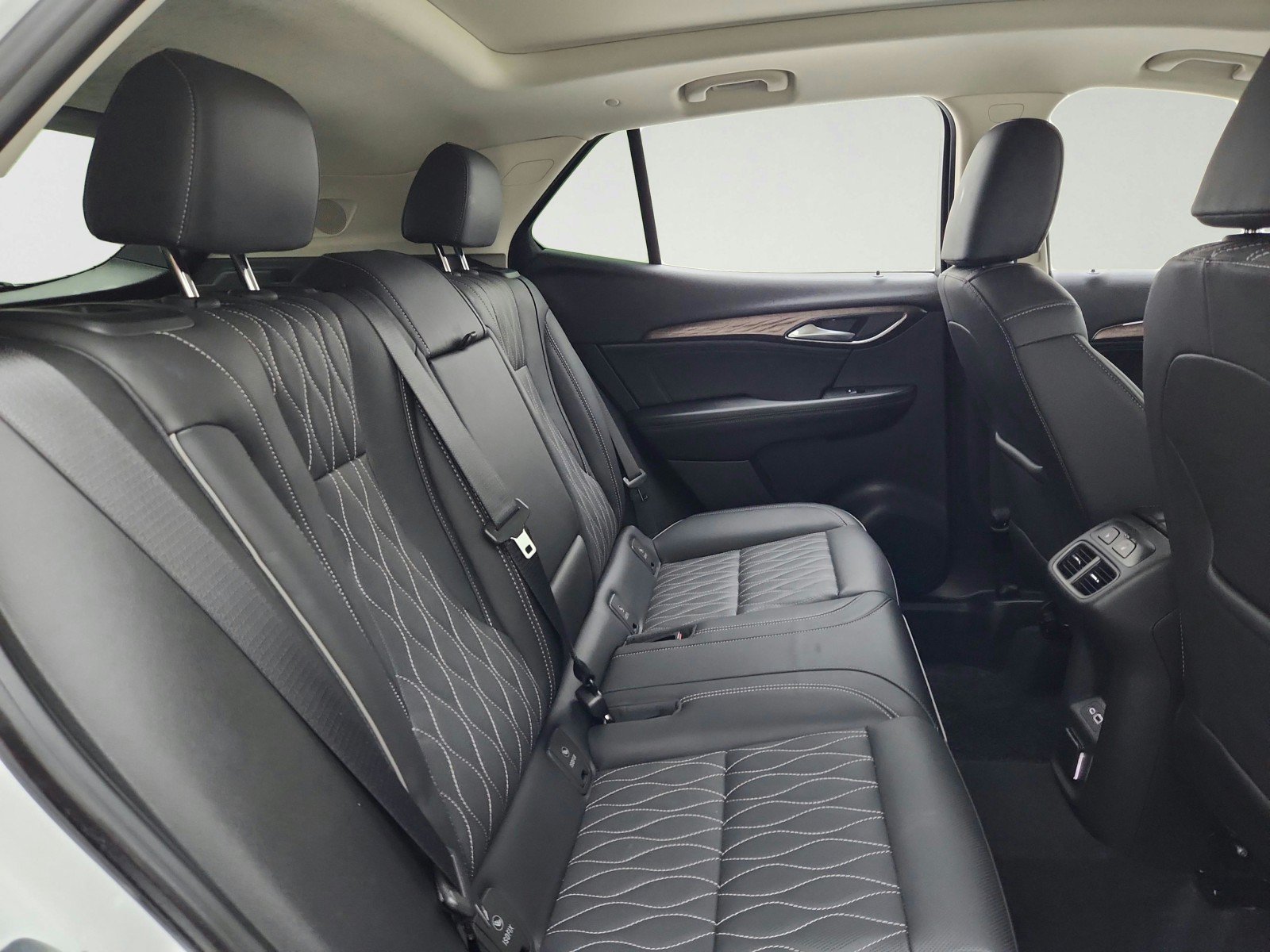 Used 2022 Buick Envision Avenir w/ Technology Package II FWD image 31