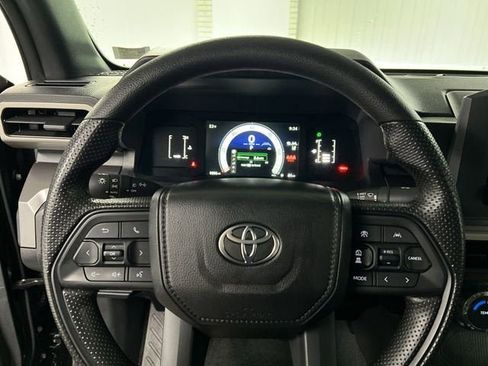 Used 2025 Toyota Tacoma SR5 image 11