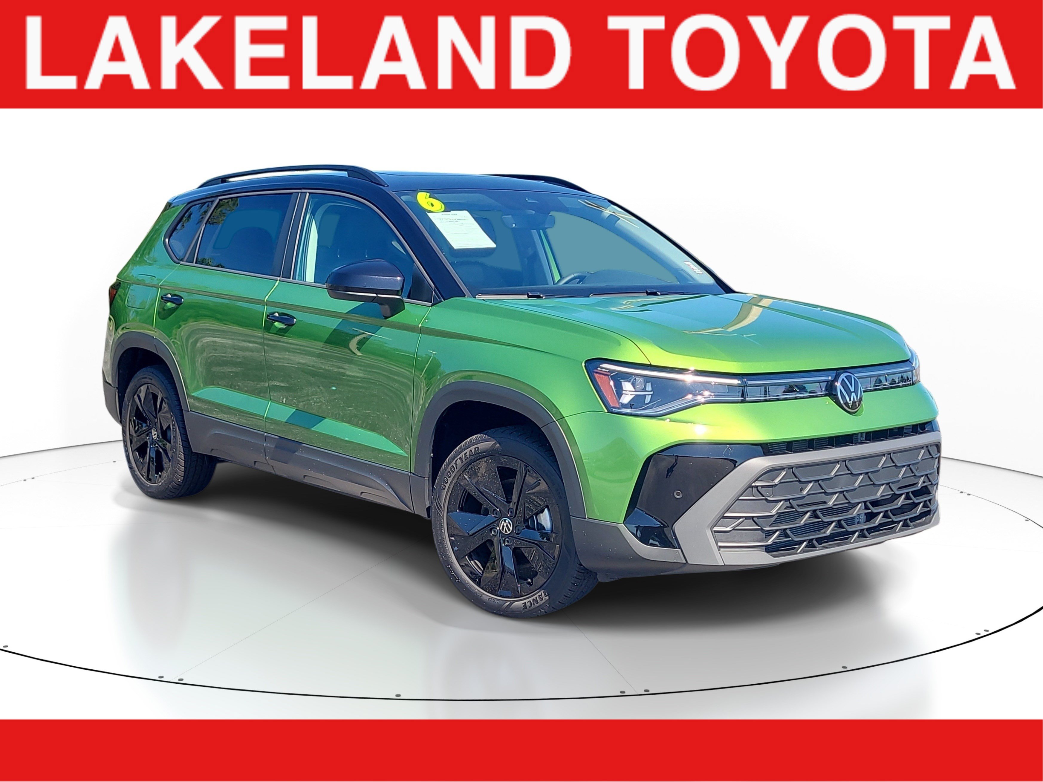 Used 2026 Volkswagen Taos SE FWD image 1