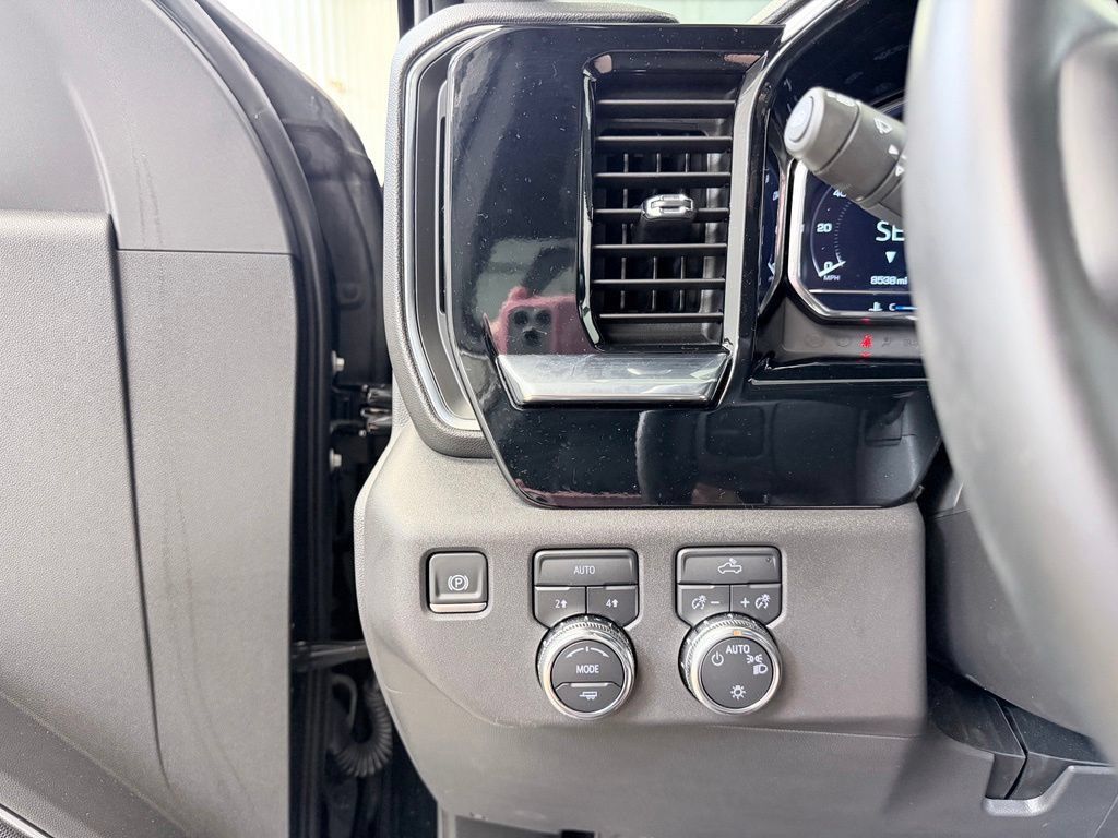 Used 2025 GMC Sierra 1500 SLE AWD/4WD image 37