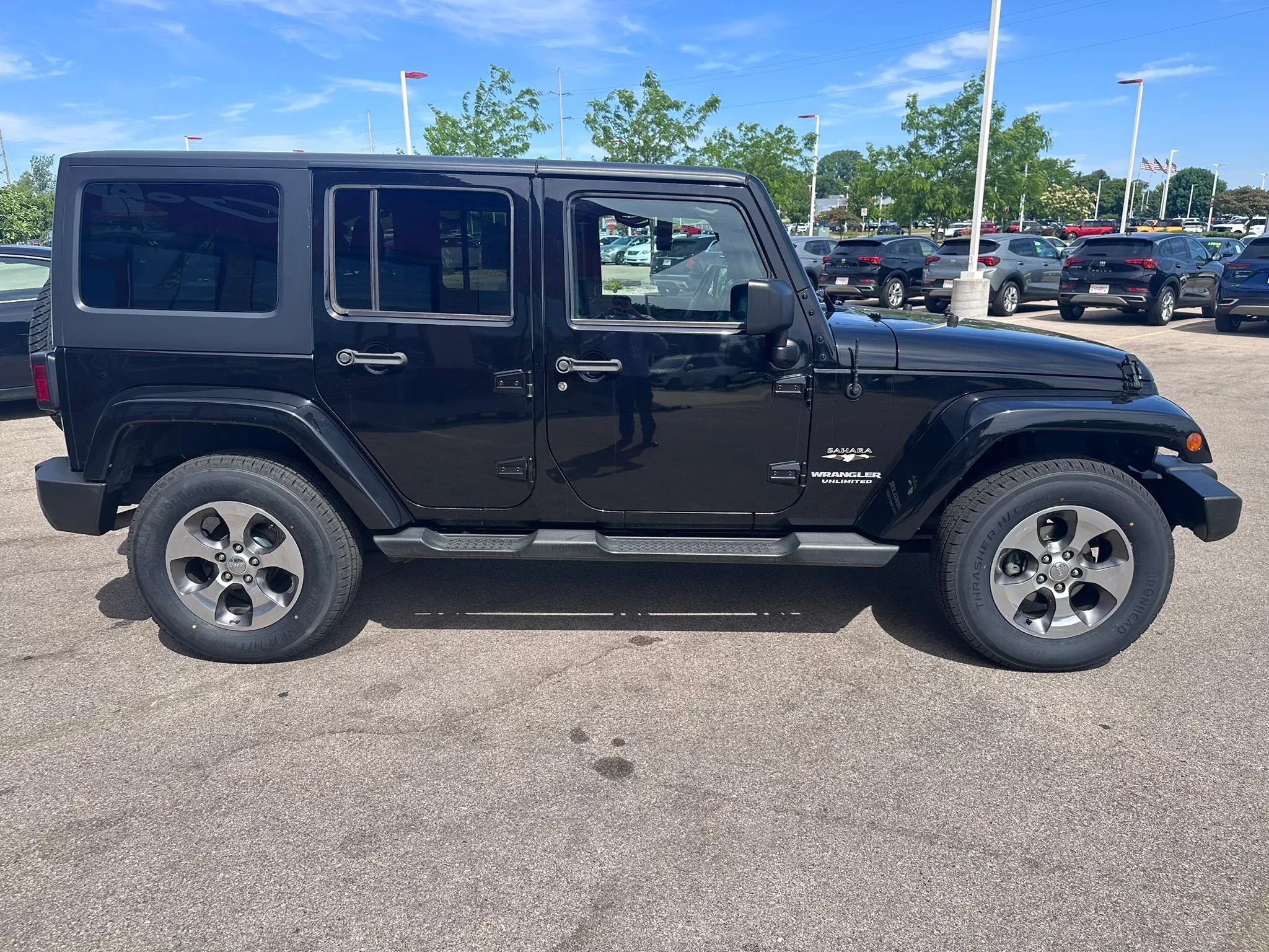 Used 2016 Jeep Wrangler Unlimited Sahara w/ Connectivity Group AWD/4WD image 4