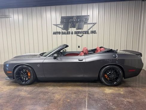 Used 2023 Dodge Challenger SRT Hellcat RWD image 2