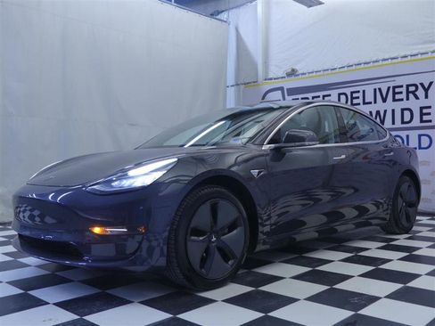 Used 2018 Tesla Model 3 Mid Range image 3