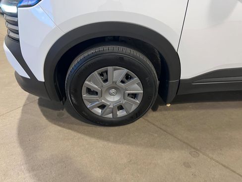 Used 2025 Nissan Kicks S image 37