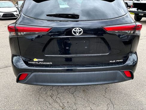 Used 2023 Toyota Highlander XLE image 7