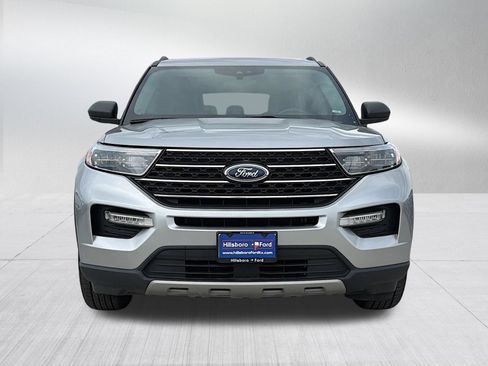 Used 2023 Ford Explorer XLT w/ Equipment Group 202A RWD image 2
