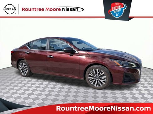 Used 2025 Nissan Altima 2.5 SV FWD image 1