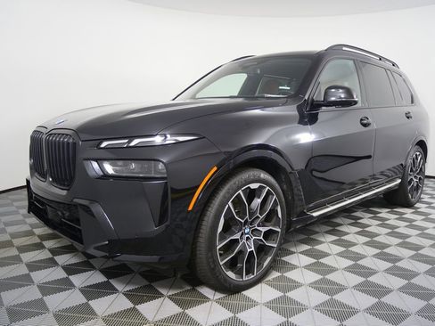 Certified 2024 BMW X7 xDrive40i w/ Executive Package image 7