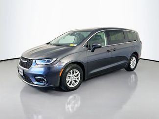 Used 2023 Chrysler Pacifica Touring-L FWD video 3