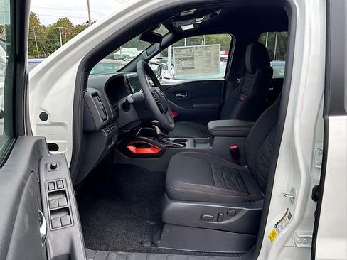 New 2025 Nissan Frontier PRO-4X w/ Tow Package image 12