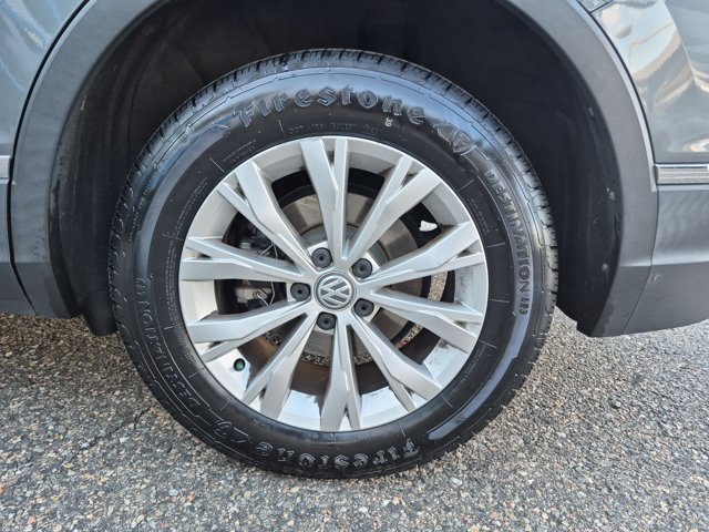 Used 2018 Volkswagen Tiguan SE AWD/4WD image 23