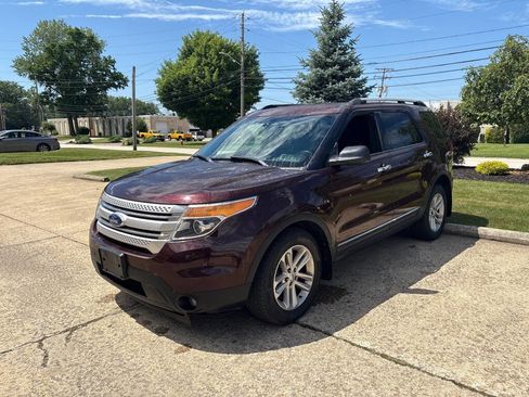 Used 2012 Ford Explorer XLT w/ Class III Trailer Tow Pkg image 3