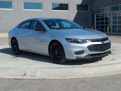 Used 2018 Chevrolet Malibu LT w/ Redline Edition image 10