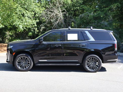 Used 2022 Cadillac Escalade Premium Luxury AWD/4WD image 6