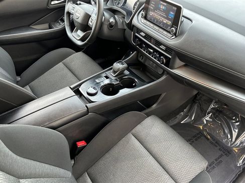 Used 2025 Nissan Rogue SV image 17