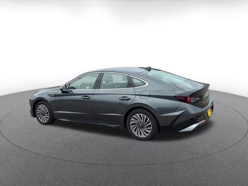 Used 2025 Hyundai Sonata SEL FWD image 8