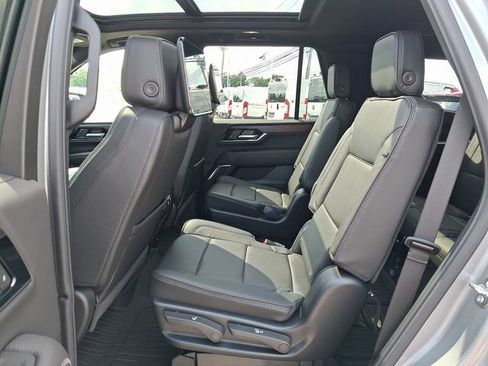 New 2026 GMC Yukon Denali w/ Denali Reserve Package AWD/4WD image 11